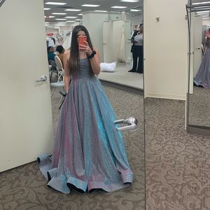 Meet your Posher, Chloe